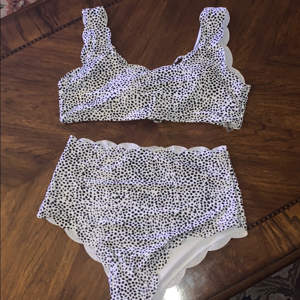 🖤🤍Dalmatian Scalloped Swimsuit🤍🖤